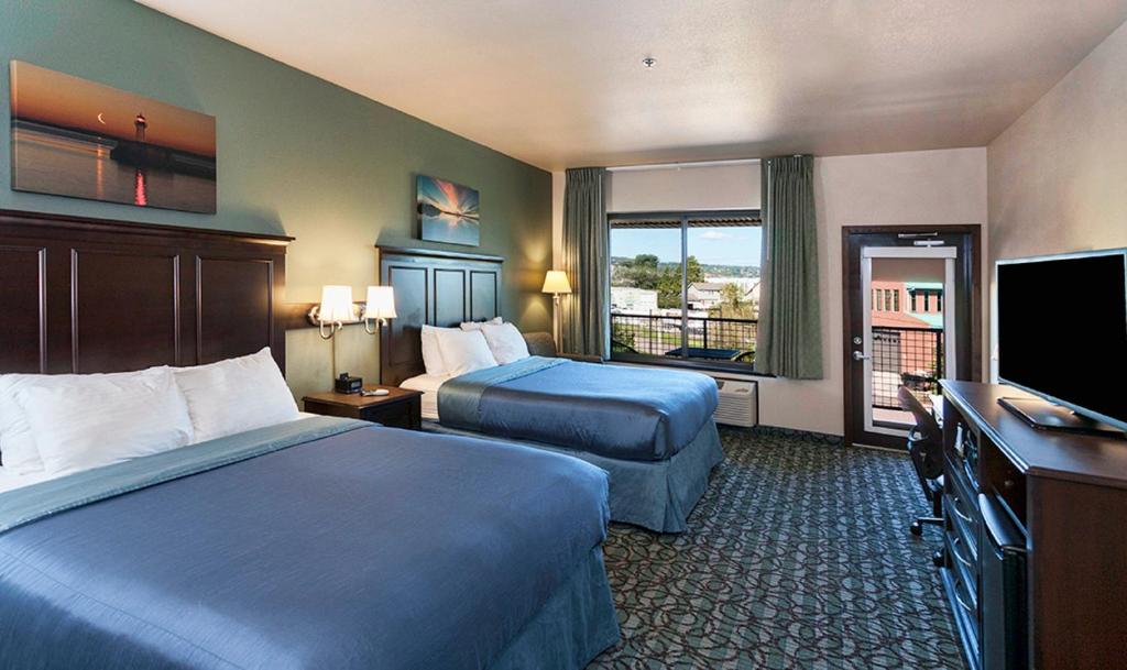 Park Point Marina Inn - image 3