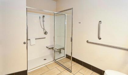 Park Point Marina Inn - image 4