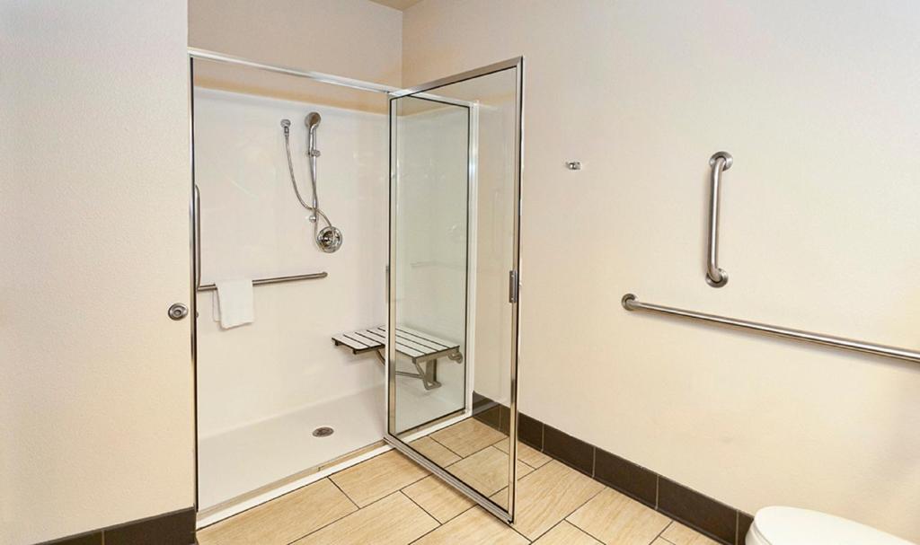 Park Point Marina Inn - image 4