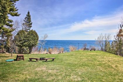 Lake Superior Beachfront Home 15 Mi to Duluth