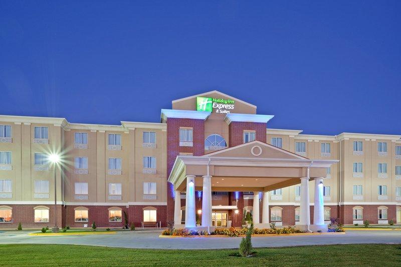 Holiday Inn Express Hotel & Suites Dumas - image 2