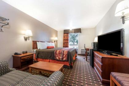 Days Inn by Wyndham Duncan - image 3