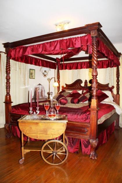 Alla's Historical Bed and Breakfast Spa and Cabana - image 4