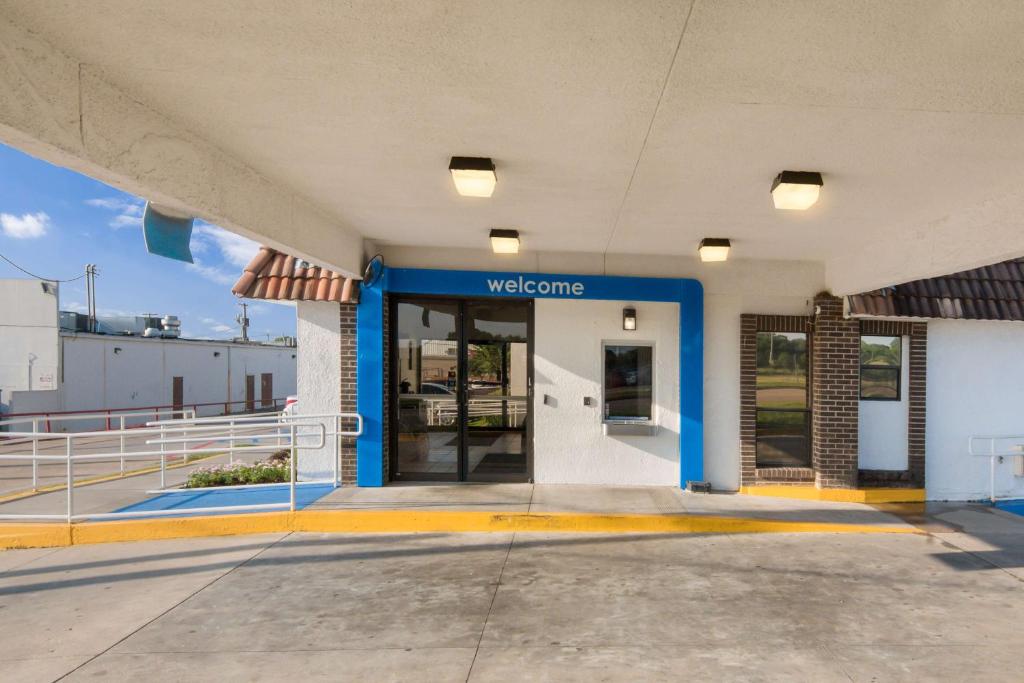 Motel 6-Duncanville TX - Dallas - image 3