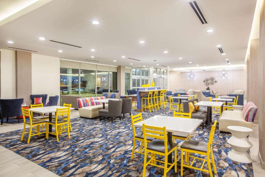 La Quinta by Wyndham Dallas Duncanville - image 3