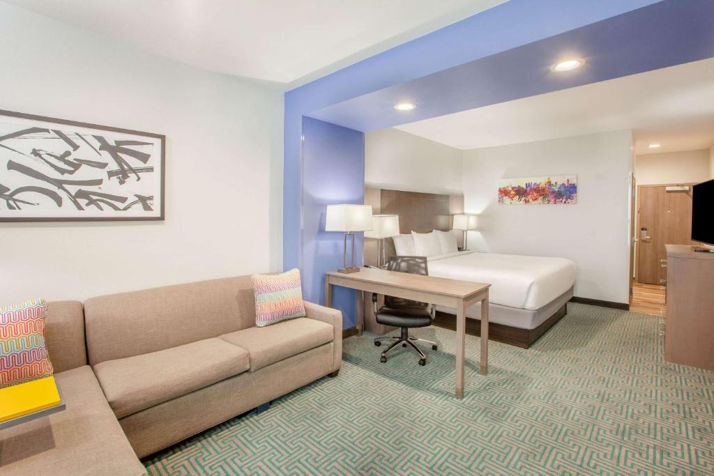 La Quinta by Wyndham Dallas Duncanville - image 4