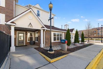 Hotel in Dundee Illinois