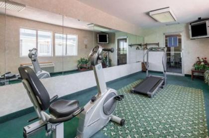 Days Inn & Suites by Wyndham Dundee - image 9