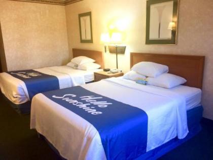 Days Inn & Suites by Wyndham Dundee - image 6