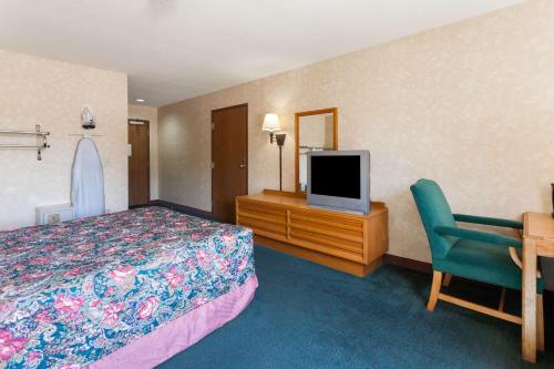 Days Inn & Suites by Wyndham Dundee - image 7