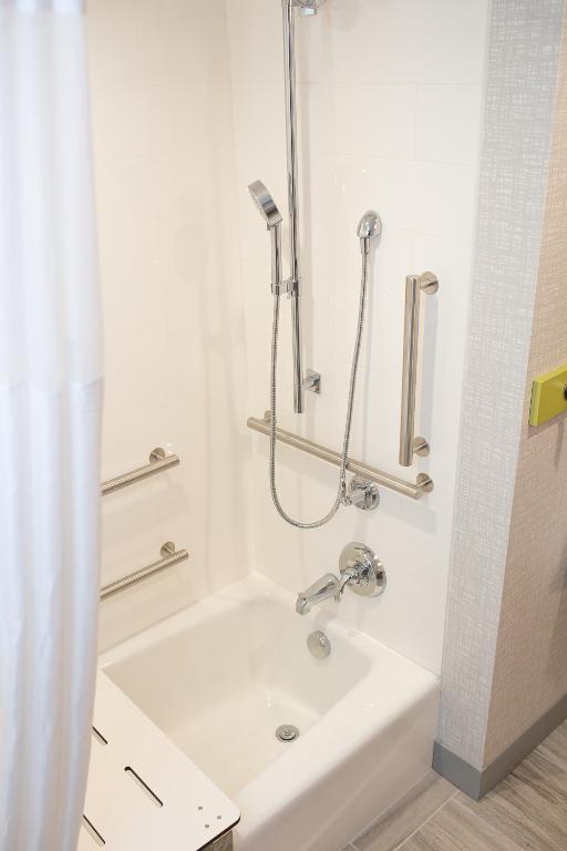 Hampton Inn and Suites Dundee - main image