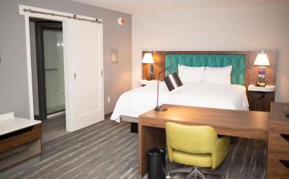 Hampton Inn and Suites Dundee - image 3