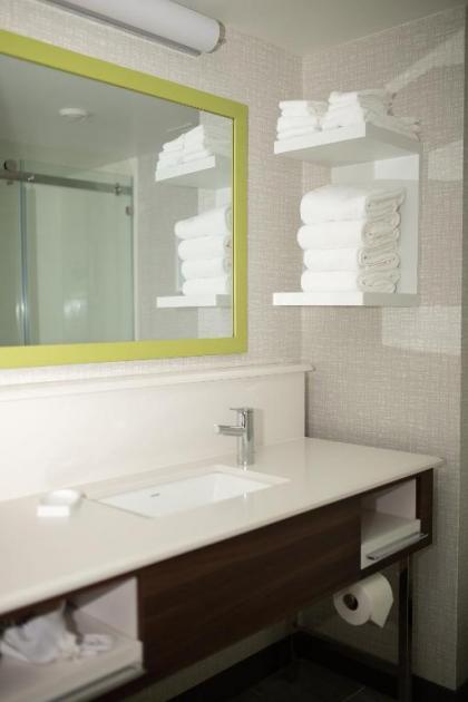 Hampton Inn and Suites Dundee - image 4