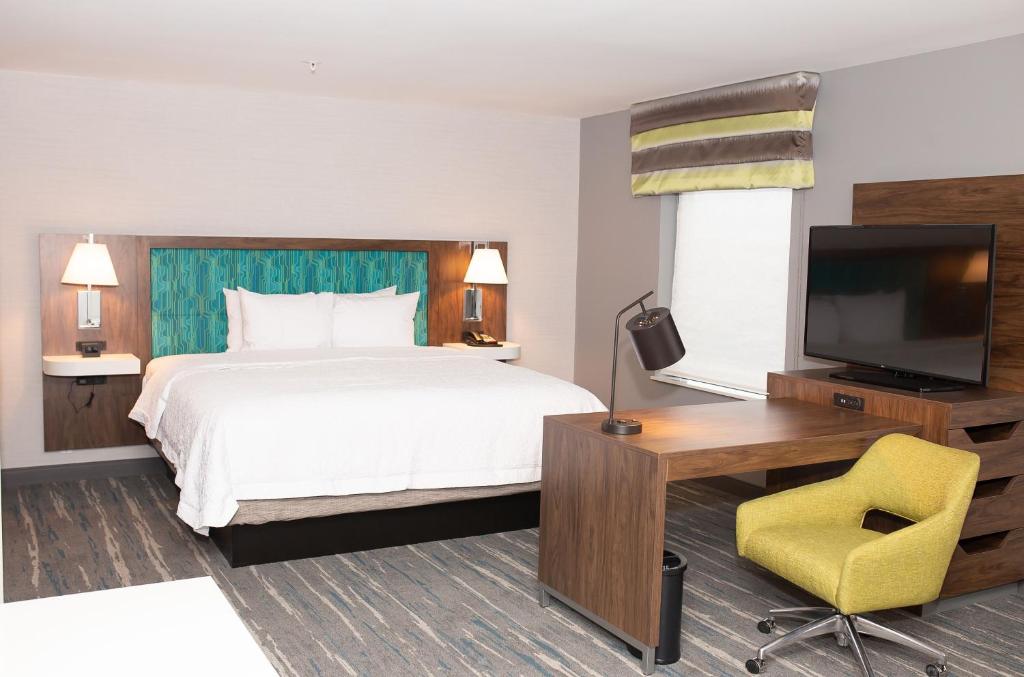 Hampton Inn and Suites Dundee - image 5