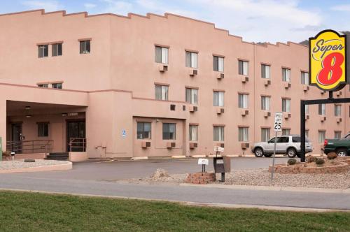 Super 8 by Wyndham Durango - main image