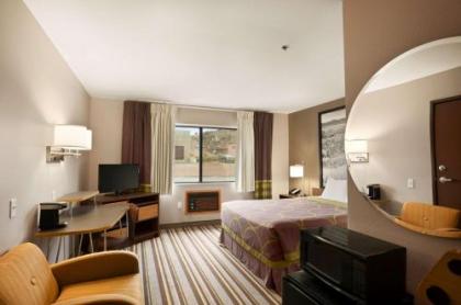 Super 8 by Wyndham Durango - image 2