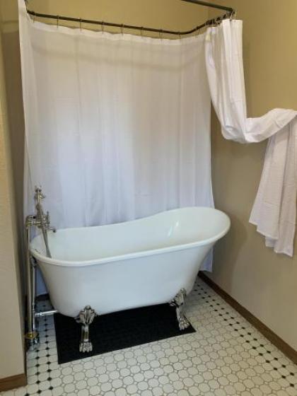 Blue Spruce BnB - image 3