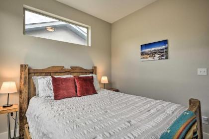 Modern Mtn Getaway with Deck Gas Grill and Views - image 14