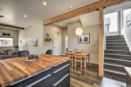 Modern Mtn Getaway with Deck Gas Grill and Views - image 15
