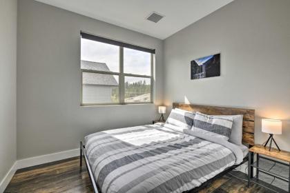Modern Mtn Getaway with Deck Gas Grill and Views - image 17
