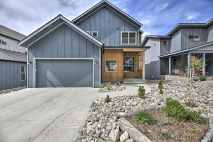 Modern Mtn Getaway with Deck Gas Grill and Views - image 2