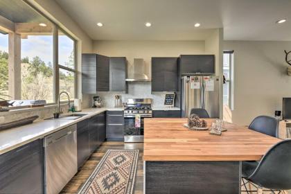 Modern Mtn Getaway with Deck Gas Grill and Views - image 3