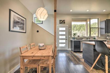 Modern Mtn Getaway with Deck Gas Grill and Views - image 6
