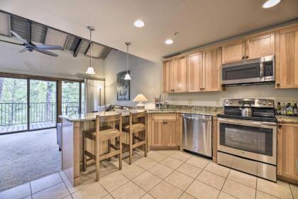 Condo with Balcony 10 Mi to Hiking and Skiing - image 13