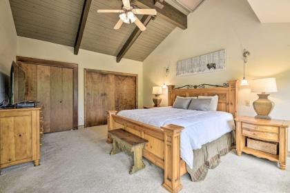 Condo with Balcony 10 Mi to Hiking and Skiing - image 15