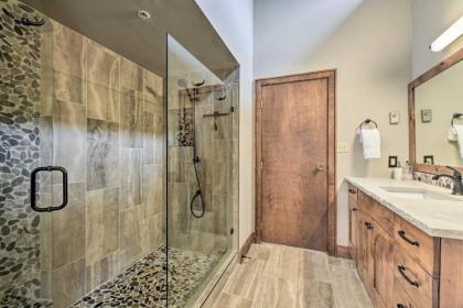 Condo with Balcony 10 Mi to Hiking and Skiing - image 17