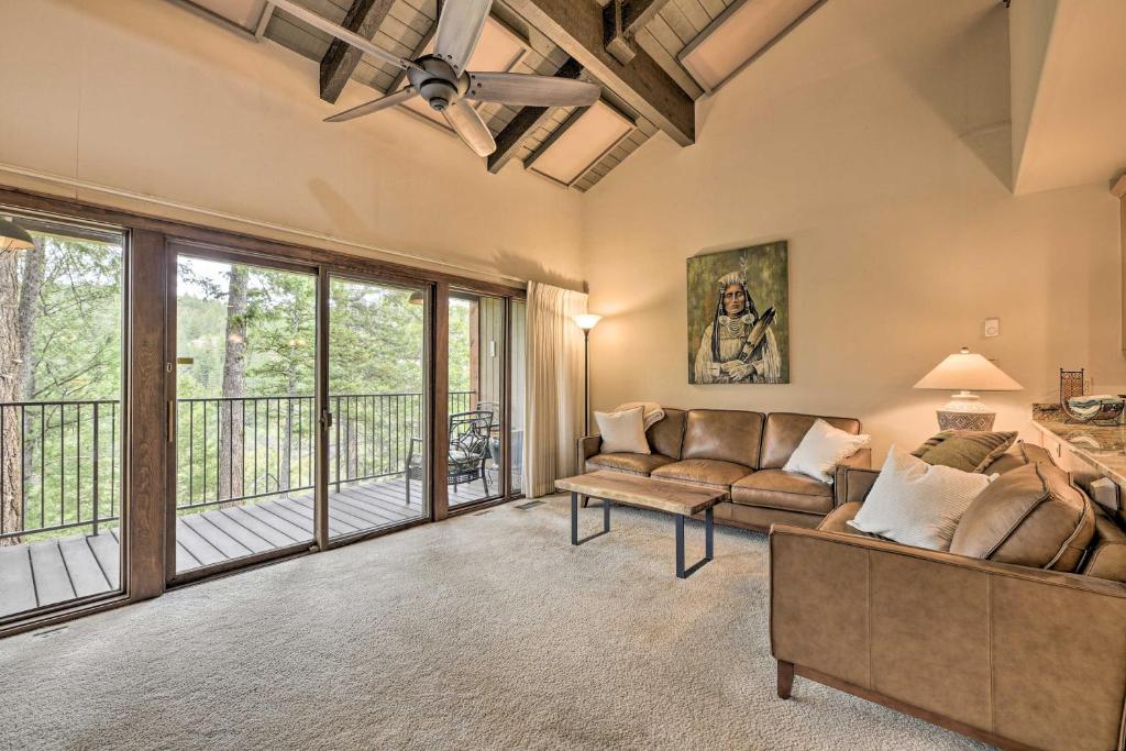 Condo with Balcony 10 Mi to Hiking and Skiing - image 2