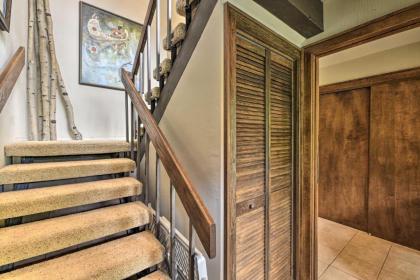 Condo with Balcony 10 Mi to Hiking and Skiing - image 5