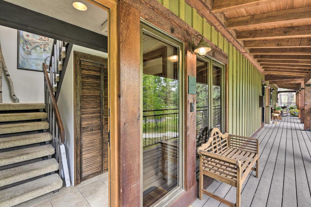 Condo with Balcony 10 Mi to Hiking and Skiing - image 7