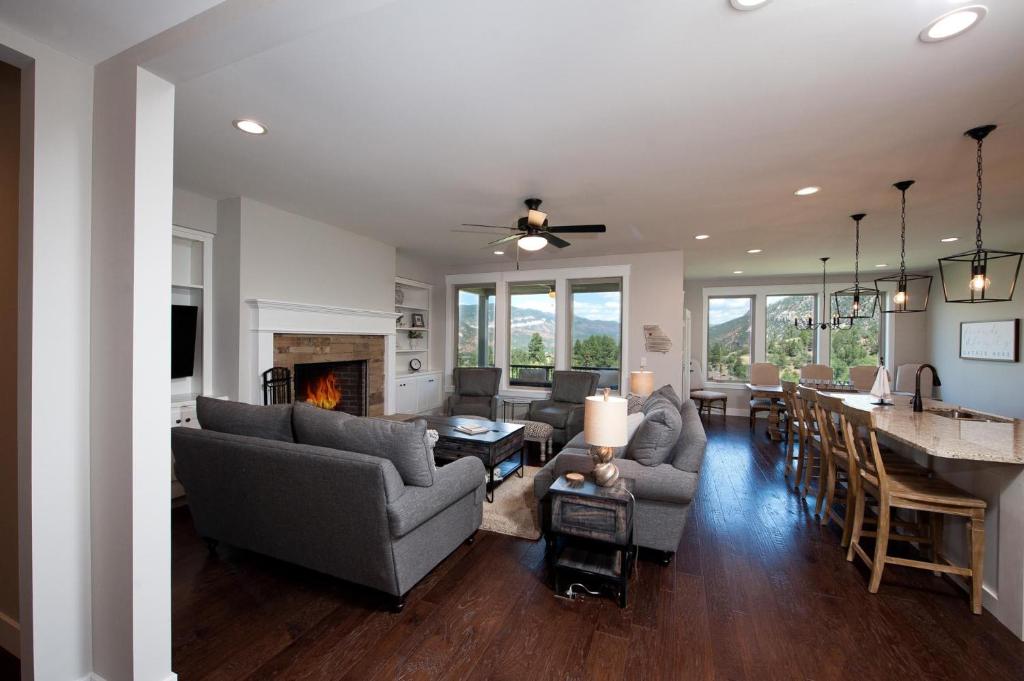 29 Timberline Drive - image 2