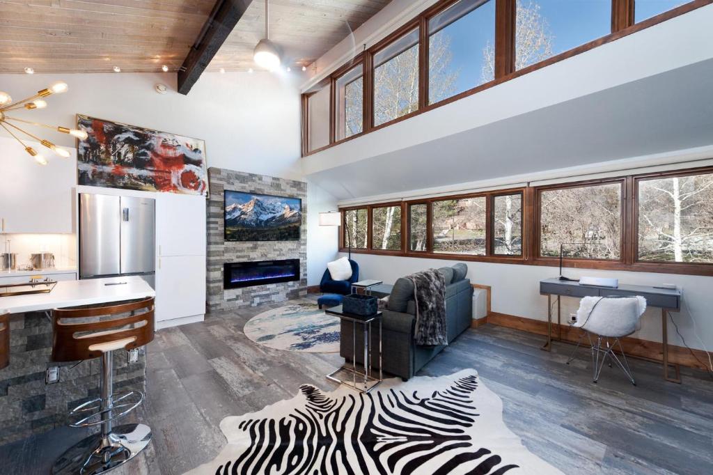 Tamarron Gambel Oak - 733 - image 2