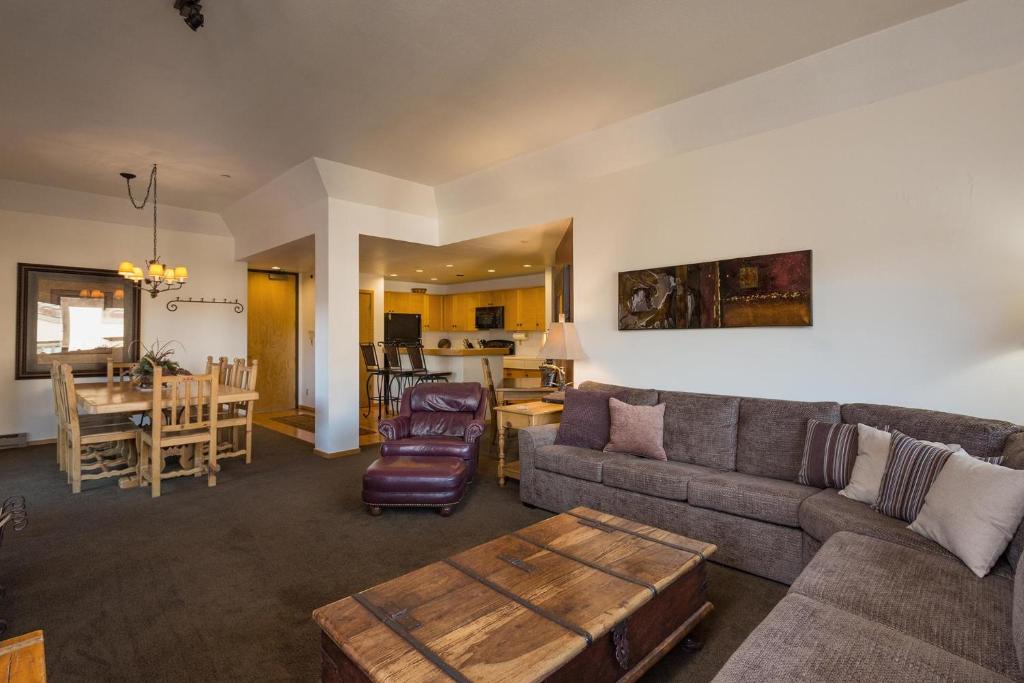 Village Center 506 - image 4
