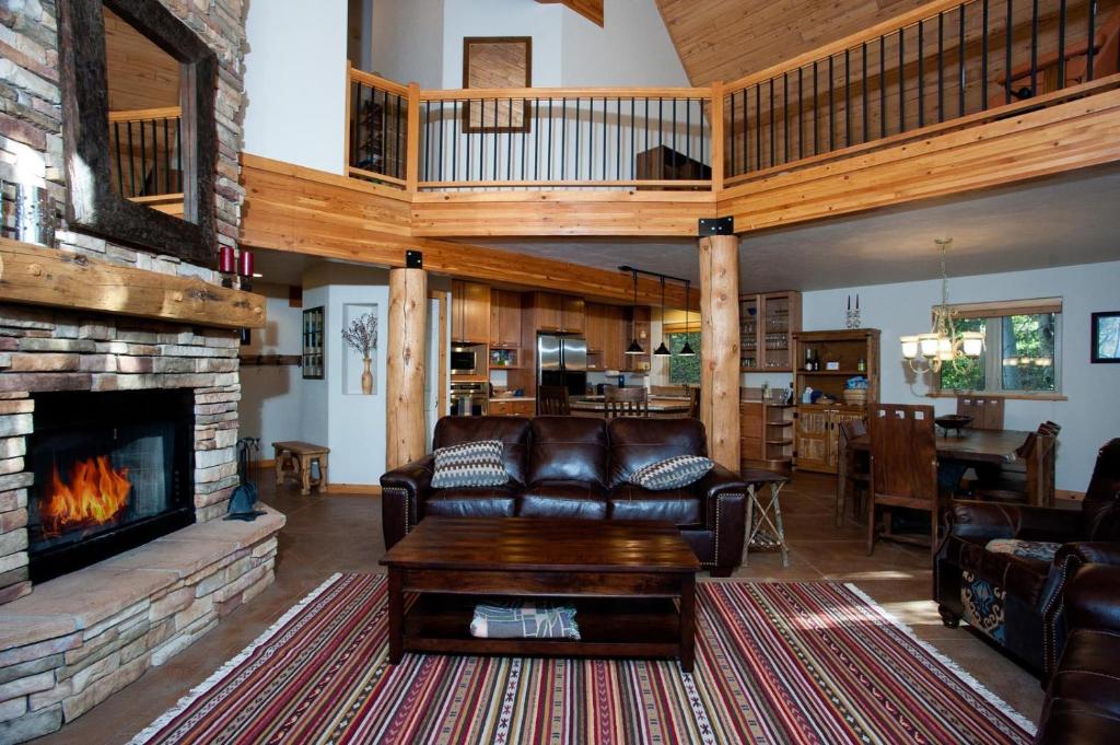 672 Beaver Circle - main image