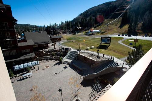 Village Center 405 - image 2