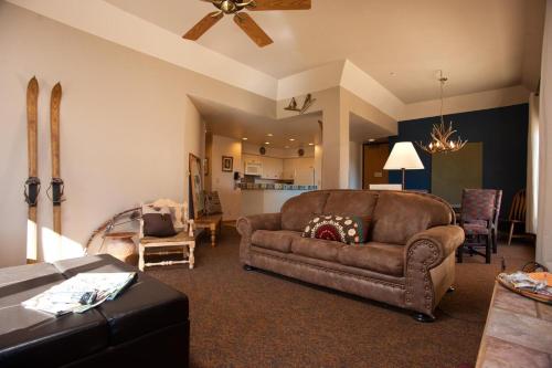 Village Center 405 - image 3