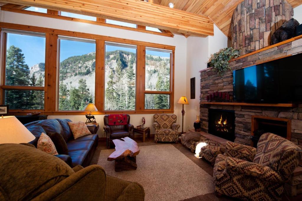 173 Lake Purgatory Drive - main image