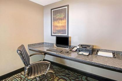 La Quinta by Wyndham Durant - image 9