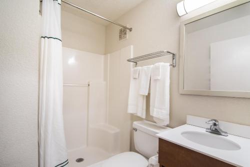 HomeTowne Studios by Red Roof Raleigh – Durham - main image