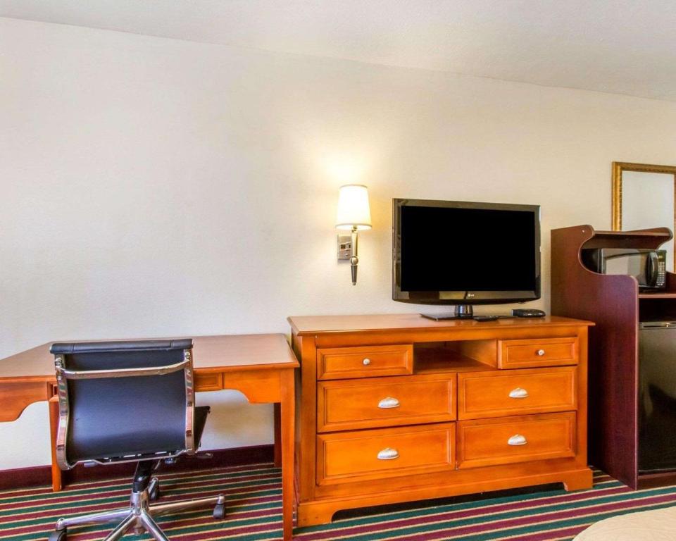 Quality Inn Dyersburg I-155 - image 3
