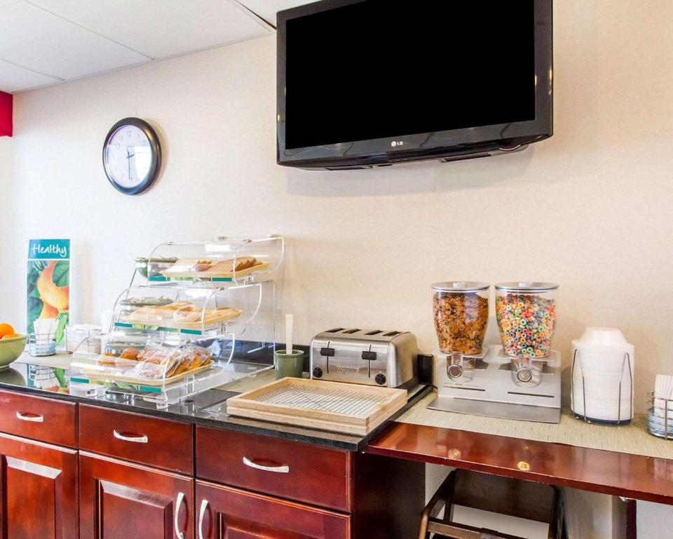 Quality Inn Dyersburg I-155 - image 4