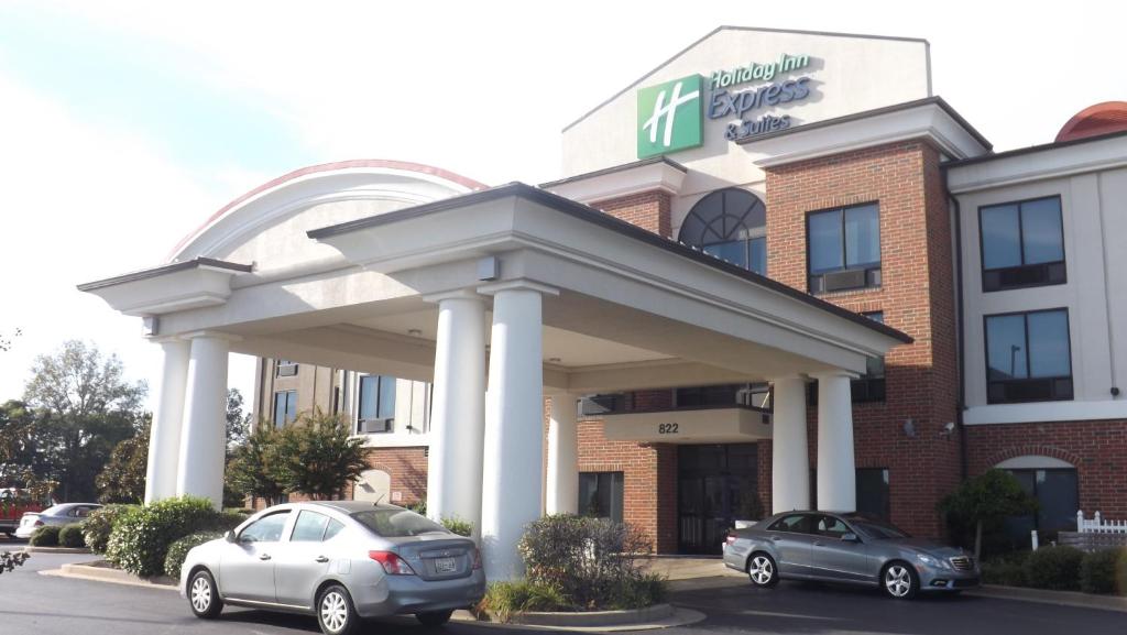 Holiday Inn Express & Suites Dyersburg an IHG Hotel - main image