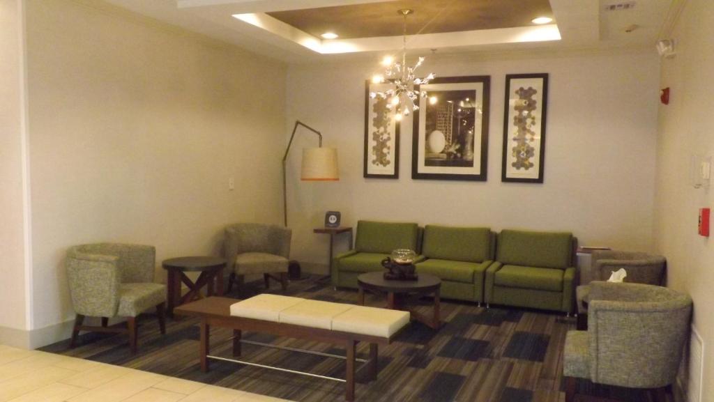 Holiday Inn Express & Suites Dyersburg an IHG Hotel - image 5
