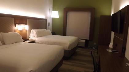Holiday Inn Express & Suites Dyersburg an IHG Hotel - image 7