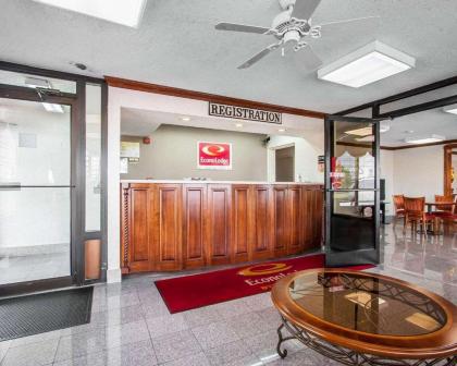 Econo Lodge Dyersburg - image 14