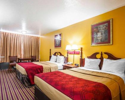 Econo Lodge Dyersburg - image 15