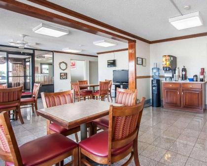 Econo Lodge Dyersburg - image 3